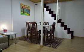 Tiki Apartmen